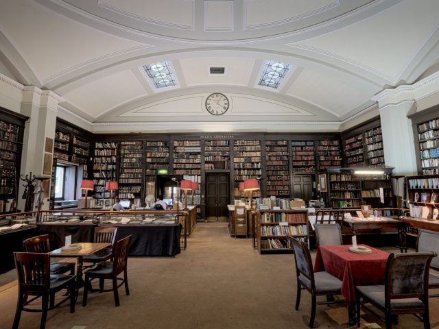 Bibliothèque municipale vs salon de thé pour travailler