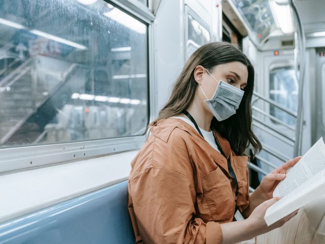 Quoi lire en train : deux livres et des conseils