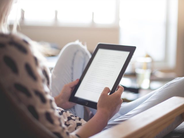 Lectures courtes et formats pratiques pour voyageuses