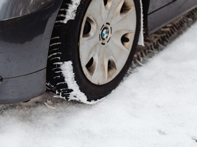 Obligation pneus hiver et dispositifs antidérapants
