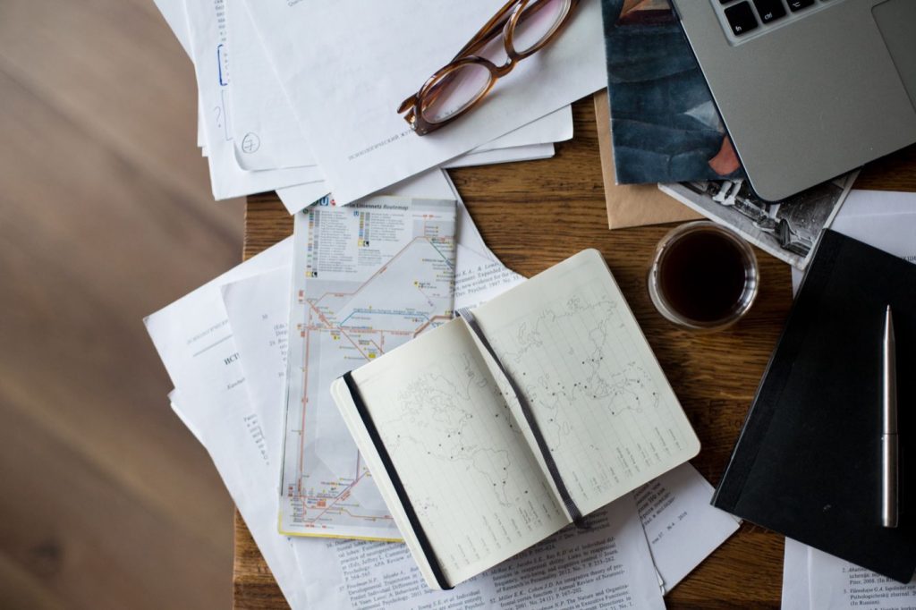 Prompts pour débuter un carnet de voyage