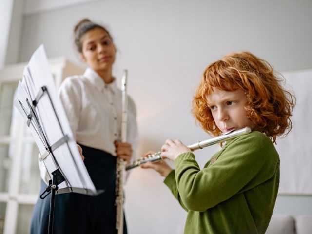 Commencer un instrument à vent à l’âge adulte